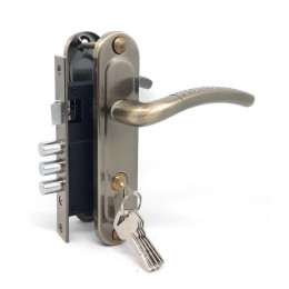 Дверні ручки з замком CLASS 1026-M60 AB бронза