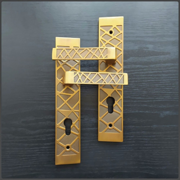 Дверна ручка на планці YUTL Apro 113 MAE матова кава