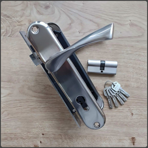 Ручка дверна з замком CLASS 2223-М70 SN нікель